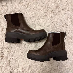 SOREL Joan Forward Chelsea Boot - BRAND NEW